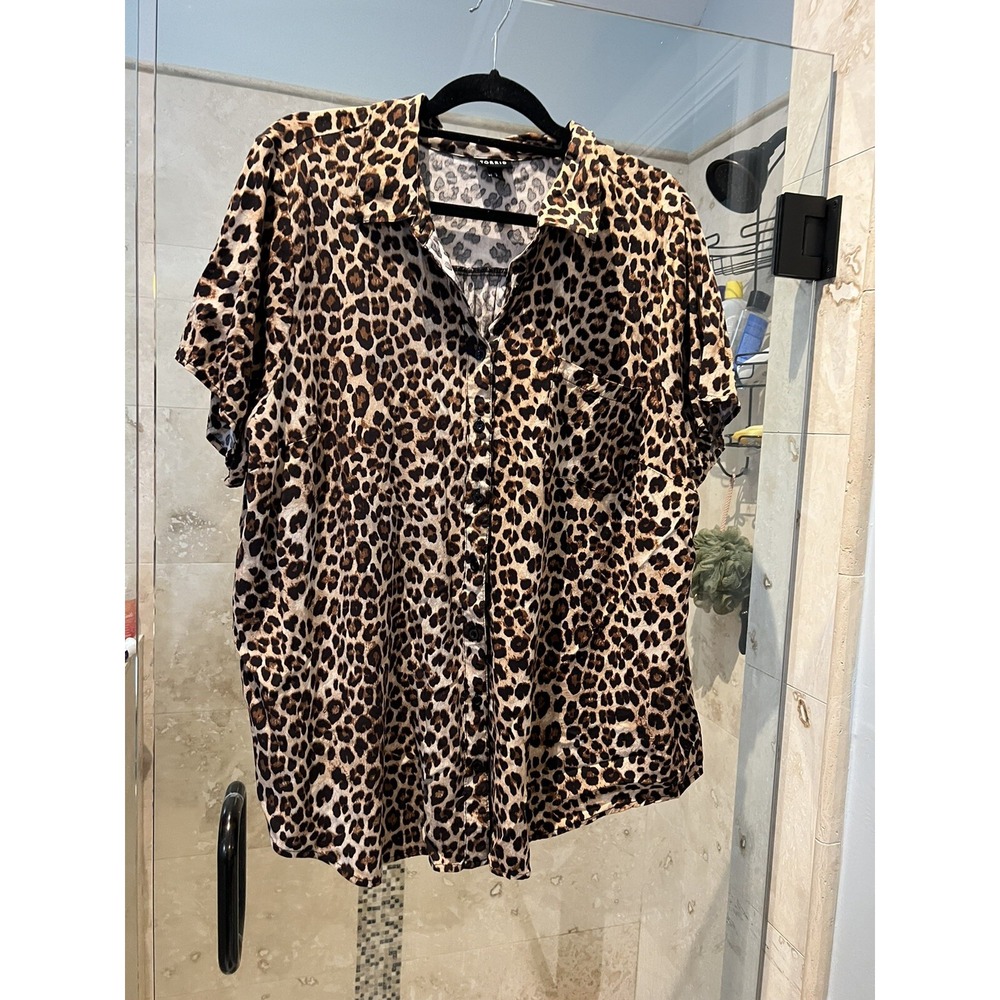 Torrid Leopard Animal Print Tunic Top Size 3 Short Sleeve Button Knit Blouse